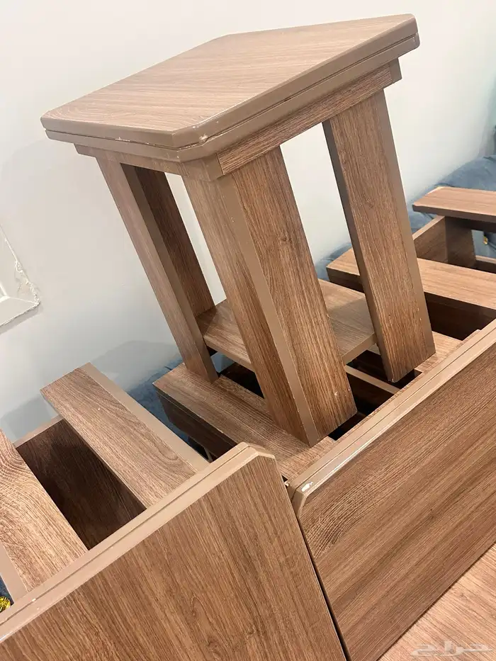 كنب وفرشه وطاوله و4 طاولات خدمه 3