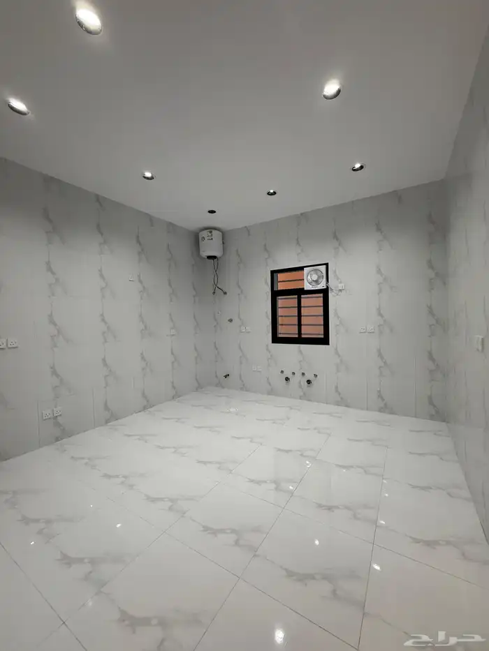 للبيع ارواف علويه وشقق ارضيه ببايكة سيارة ف شمال الخميس 23