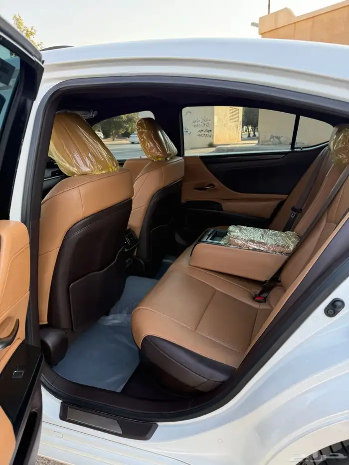 لكزس ES 300h 2021 11