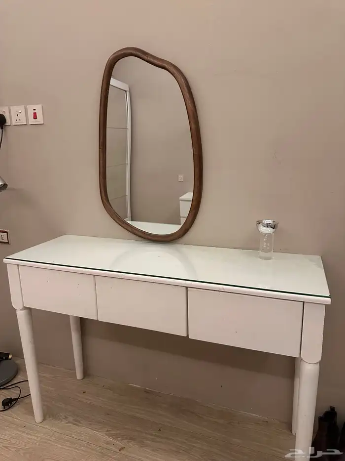 طاوله تسريحه للبيع 1