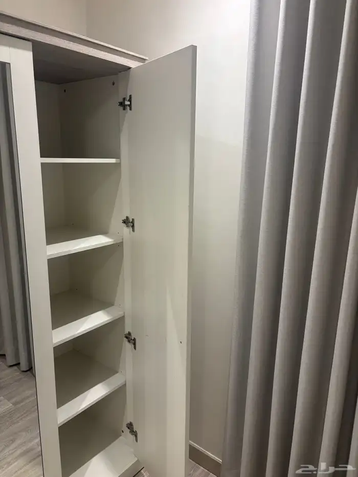 دولاب تخزين و طاوله وستاند 3