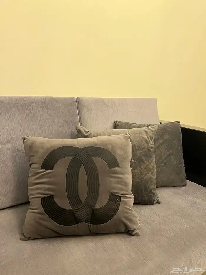 كنب مجلس كامل متكامل من كنبات وفرشة وطاولة وستارة 3