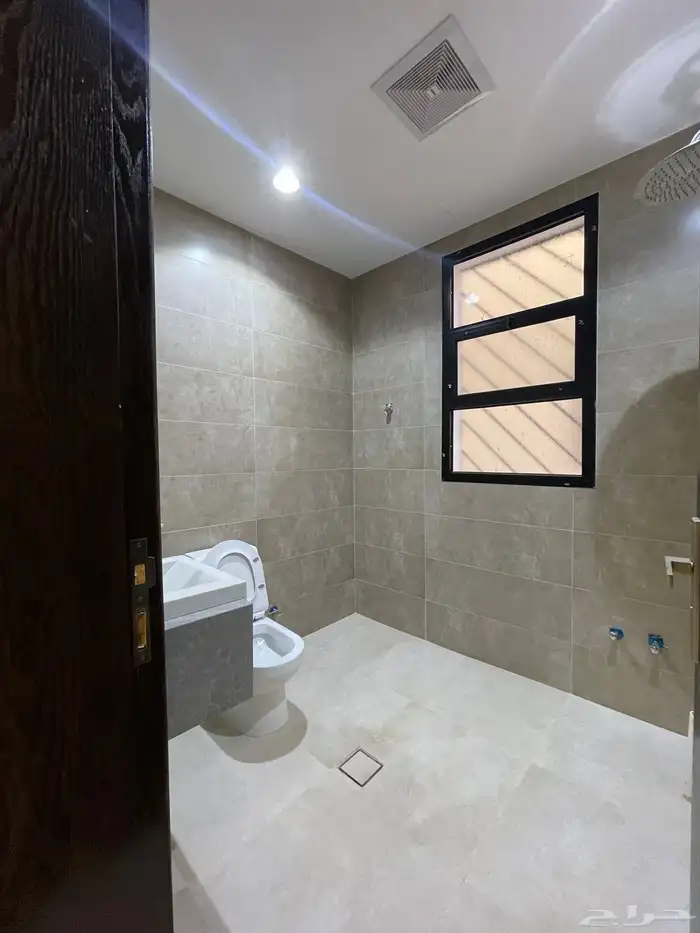 للبيع فيلا درج داخلي وشقتين مساحة 312م واحة الرحال 16