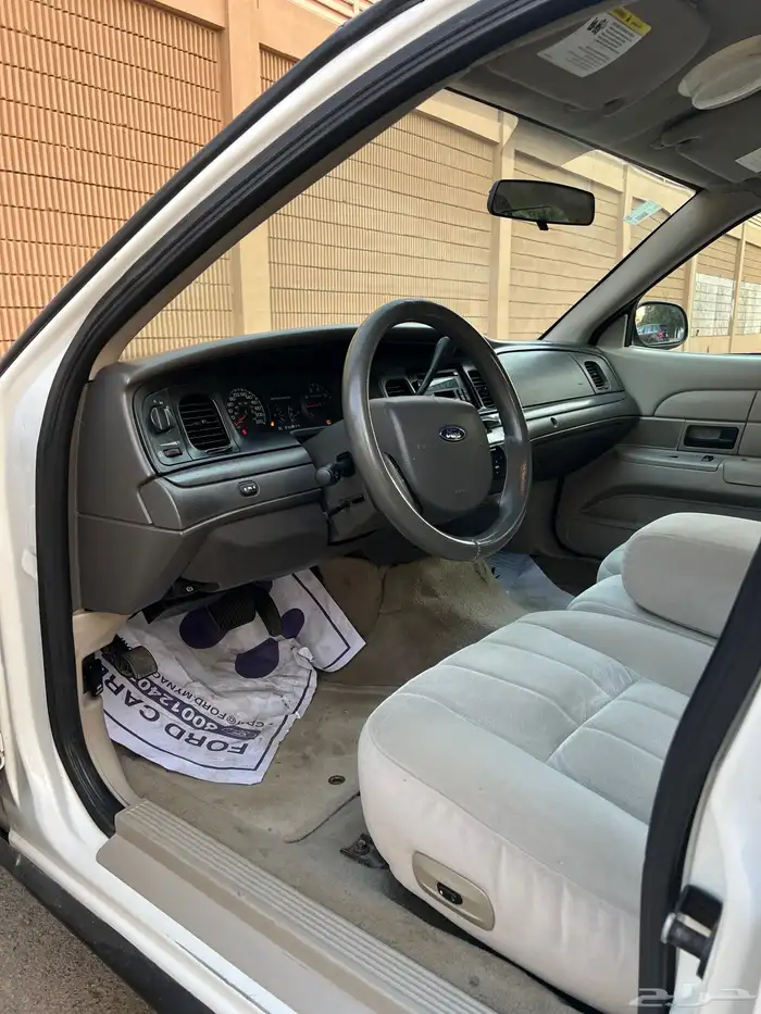 فورد بوليسي اصلي فكتوريا 2011 سعودي نظيف 6