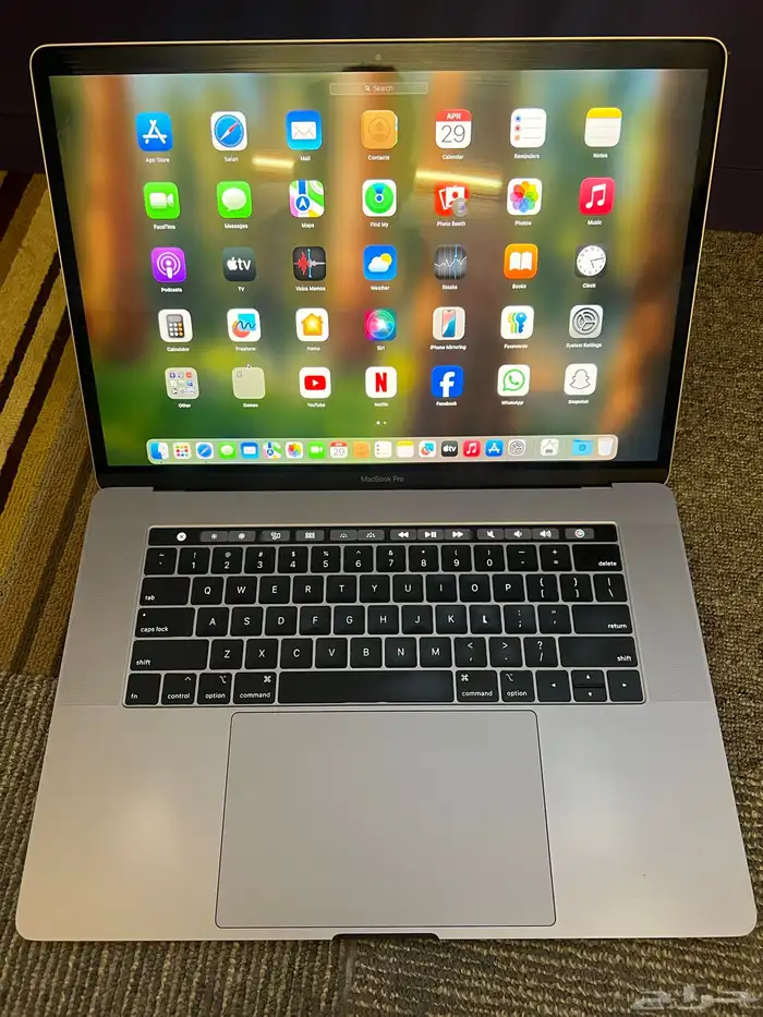MacBook Pro Look like new Touch Bar 16GB ram 500gb 6