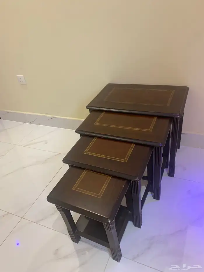 طاولات طقم ب 100 فقط مستعمله 0