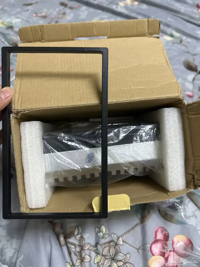 2شاشه سياره مع كيمرتها للبيع 6