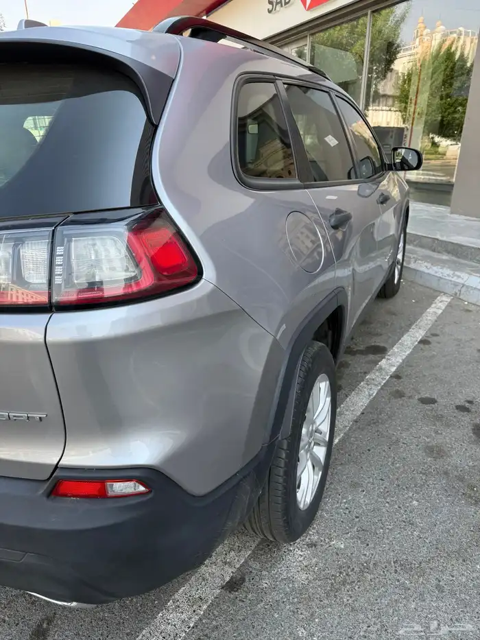 سبورت جيب شيروكي 5