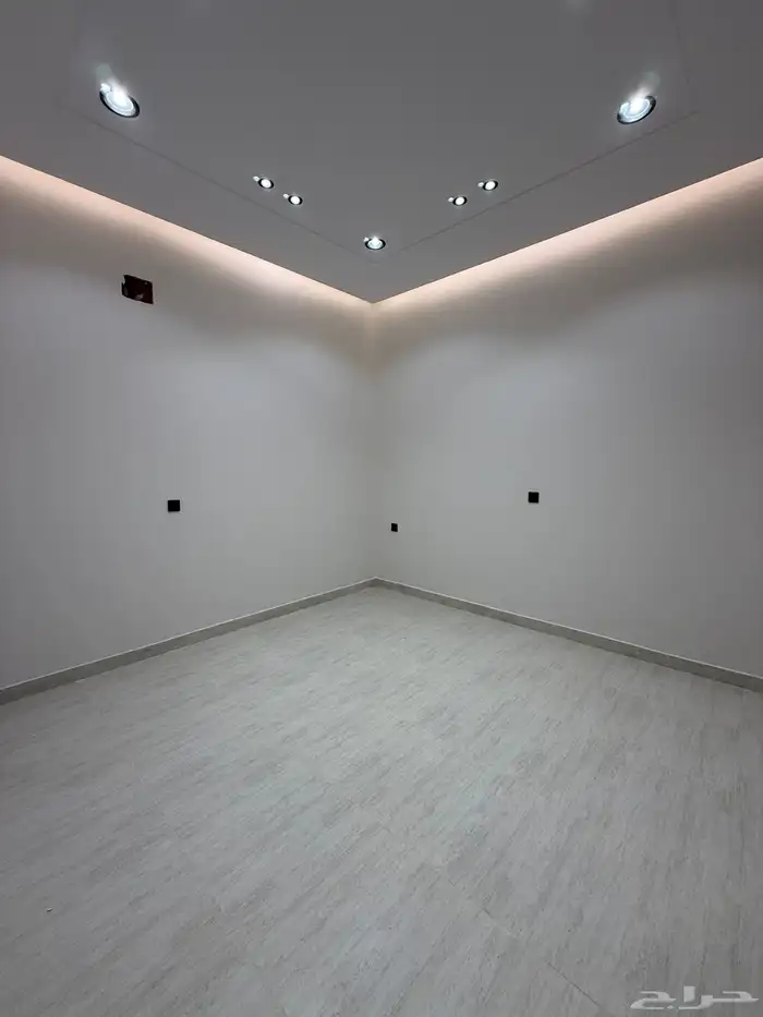 للبيع روف علوي بملحق تشطيب VIP ف احد رفيده وسط الخدمات 13