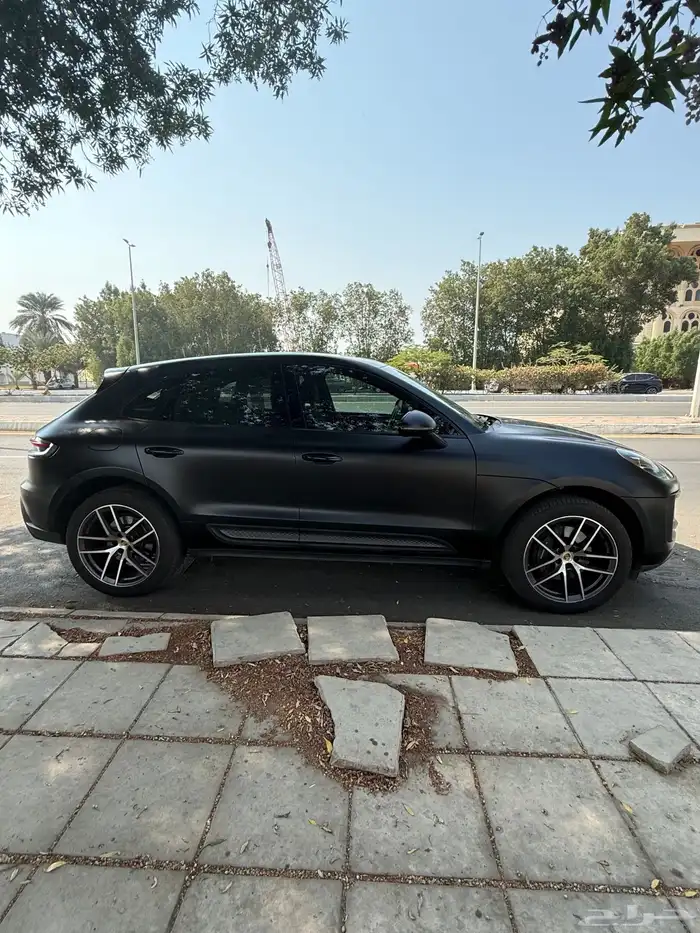 بورش ماكان أسود 1