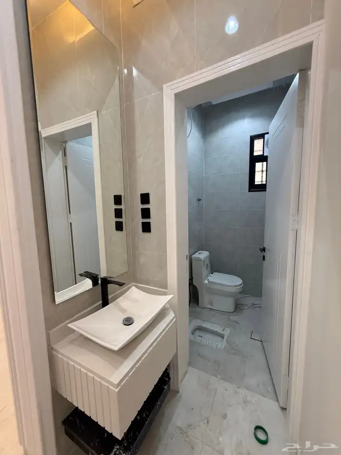 للبيع دور أرضي بحوش وشقق علويه مخطط قرطبه المحاله ابها 21