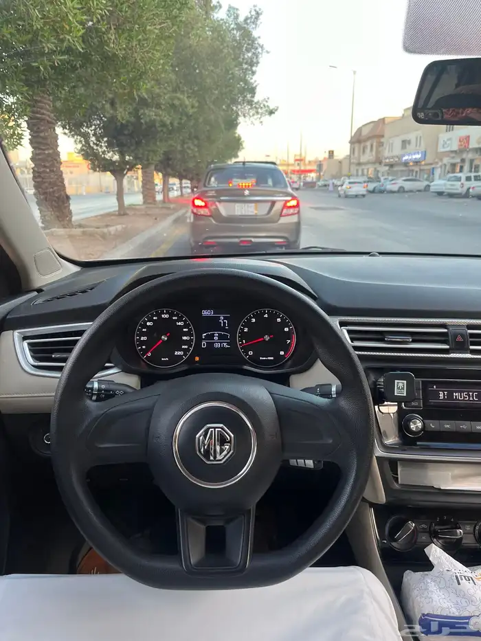 سيارة mg 5 نظيفه 5