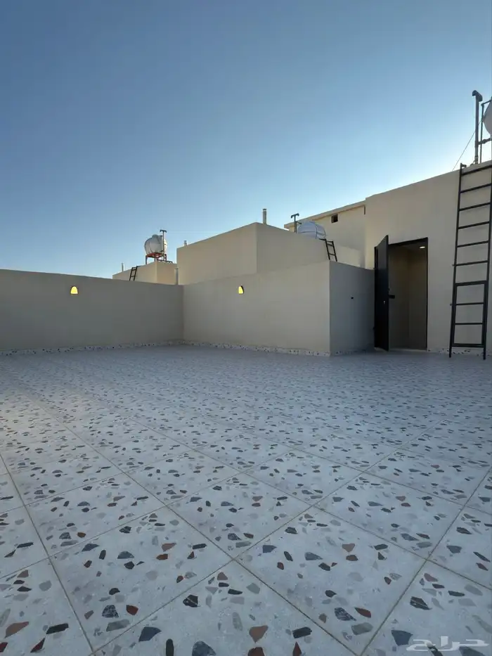 شقه علويه 6 غرف بدرج داخلي للسطح ابها قرب المطار-بسعر540الف 21