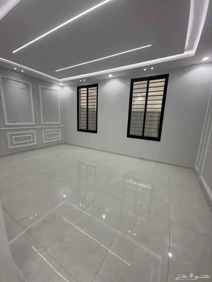 للبيع فيلا علي شارعين زاويه أرض كامله أحد رفيده حي الروان 17