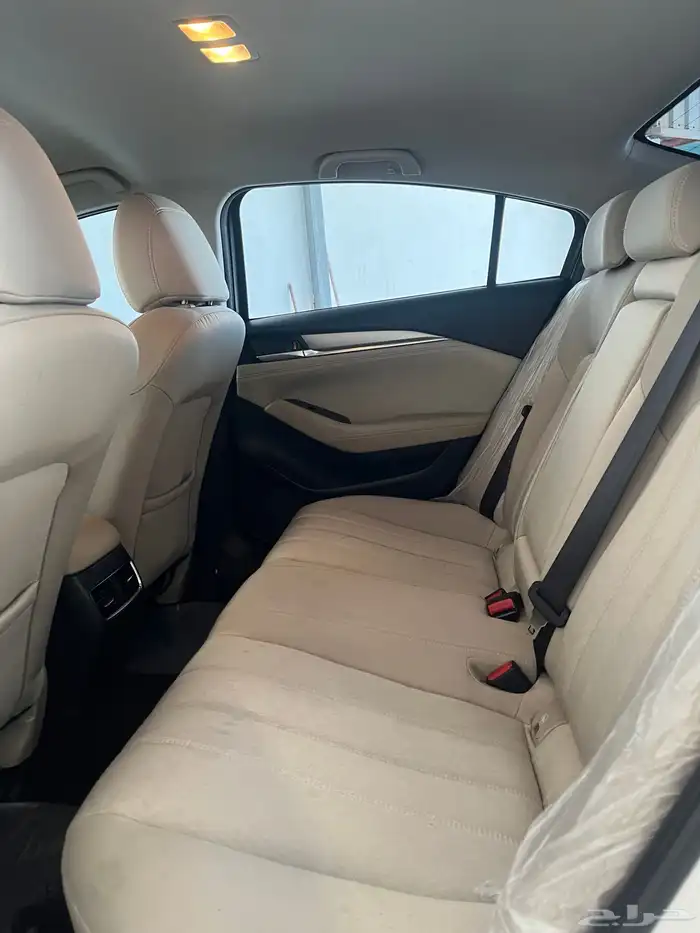 مازدا6 الممشي148اللون ابيض الداخليه بيج نظيف جدا 2