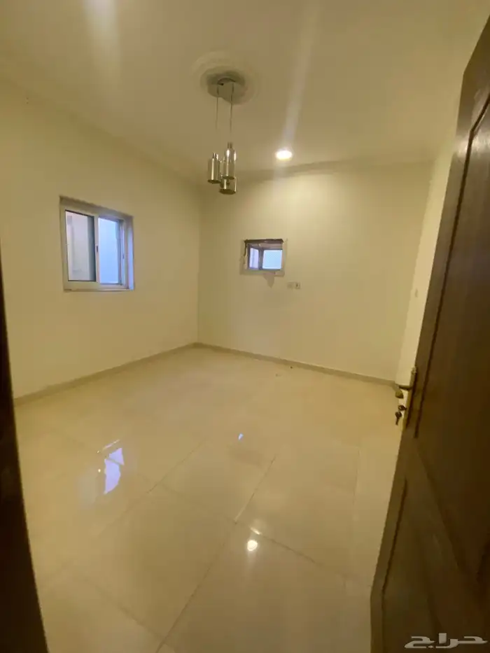 شقة عوايل للإيجار حي المنار مدخل مستقل 25 الف 0