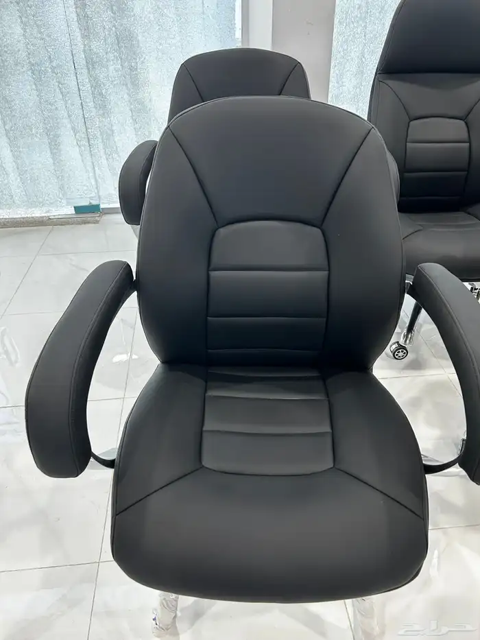 طاولة مكتب مع كراسي بسعر مخفض  الألوان متاحةlable 19