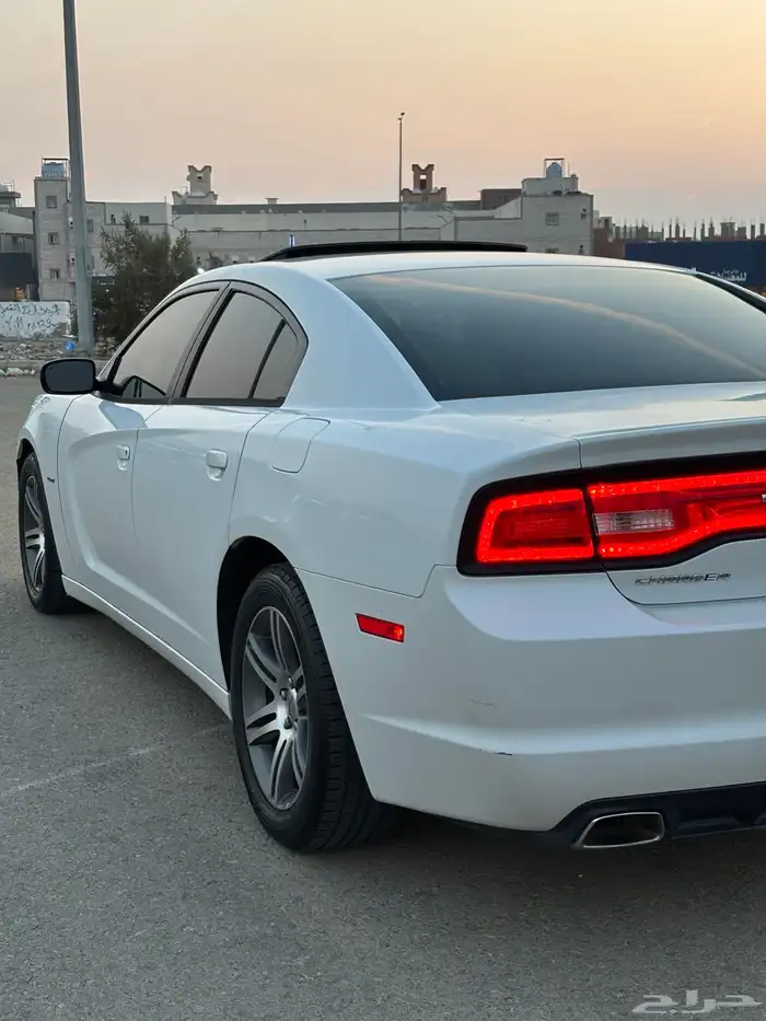 للبيع تشارجر 2014 فل هاوس V8 ابيض لؤلؤي مالك اول 10