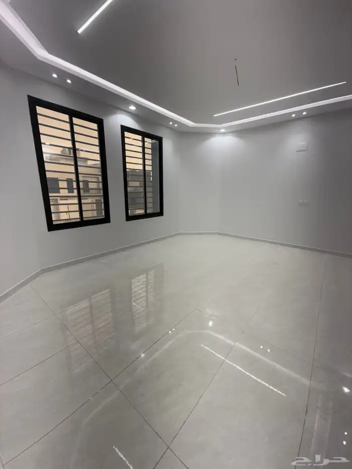 للبيع فيلا علي شارعين زاويه أرض كامله أحد رفيده حي الروان 27