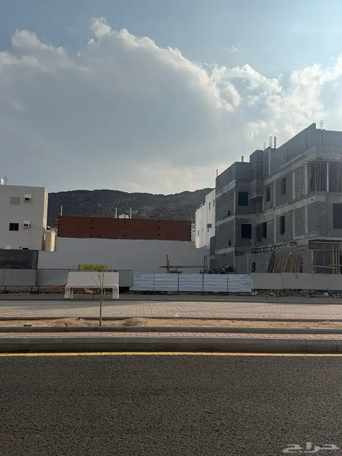 للبيع ارض تجارية في مخطط السلام م623 شارع35م شمالي 3