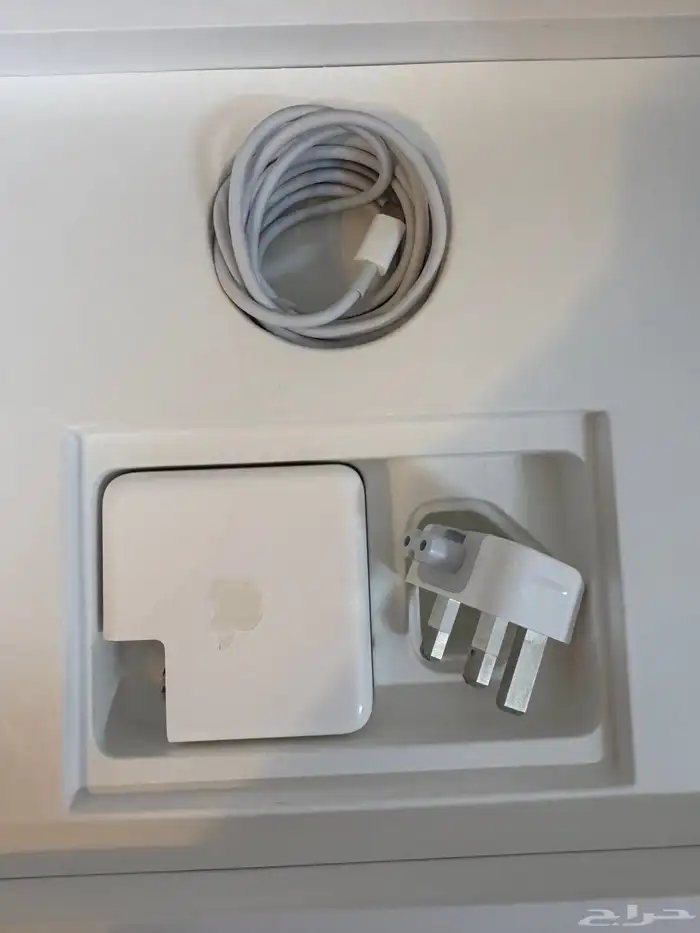 ماك بوك برو مع كرتون الاصلي و الشاحن الاصلي نظيف 3