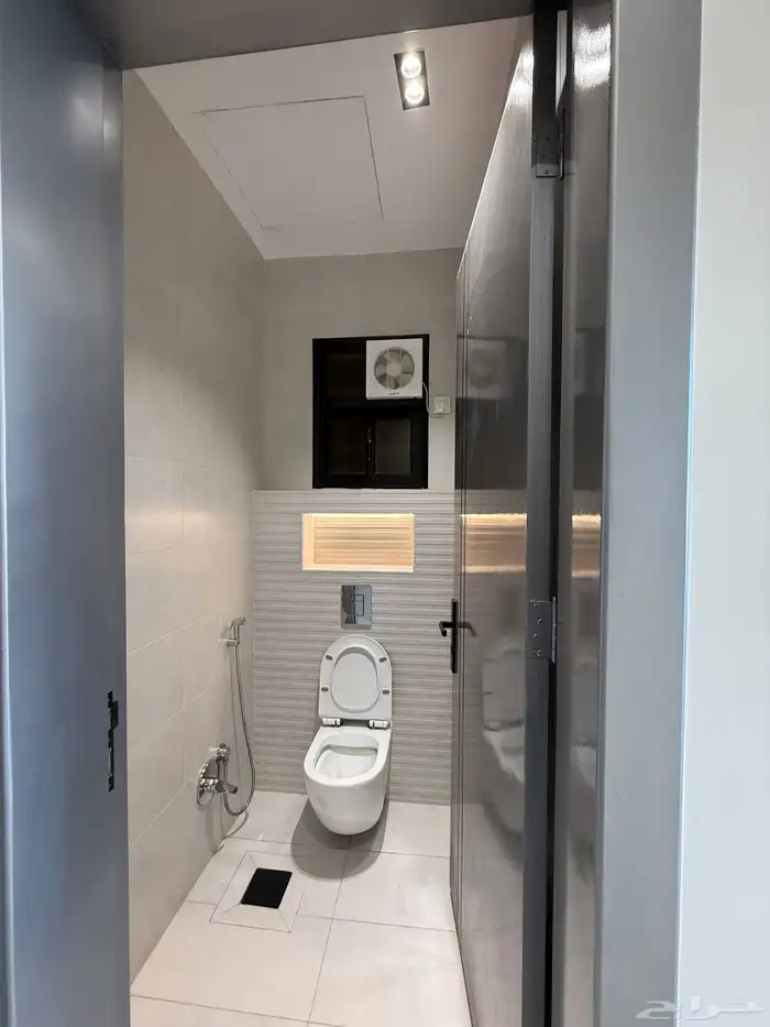 للبيع دور أرضي بمداخل خاصة وحوش بحي المعارض بسعر 570 الف 8