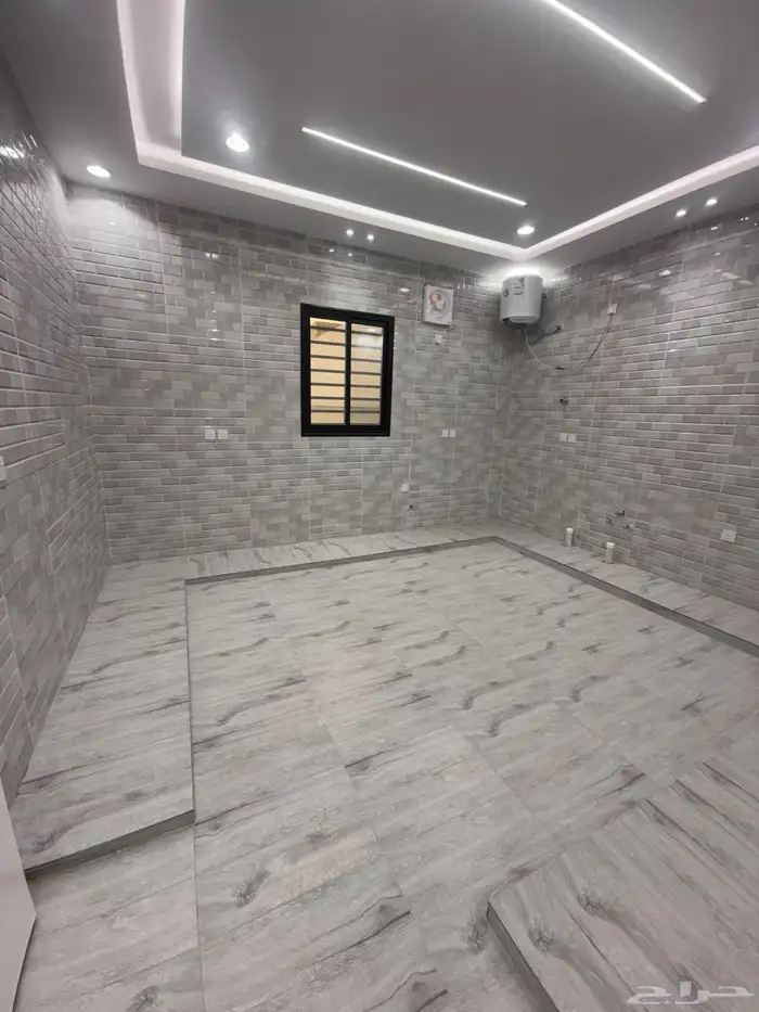 للبيع فيلا علي شارعين زاويه أرض كامله أحد رفيده حي الروان 21