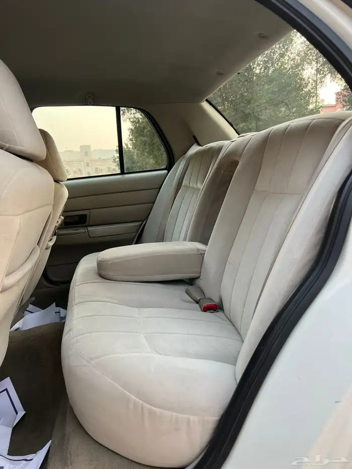 فورد بوليسي اصلي فكتوريا 2011 سعودي نظيف 12