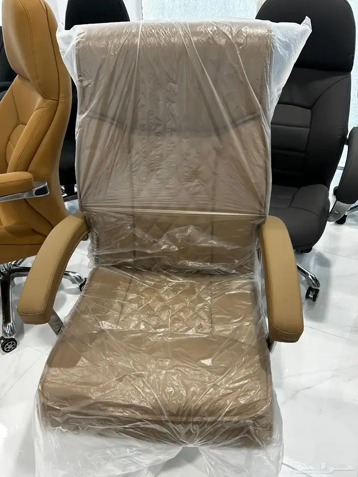 طاولة مكتب مع كراسي بسعر مخفض  الألوان متاحةlable 17