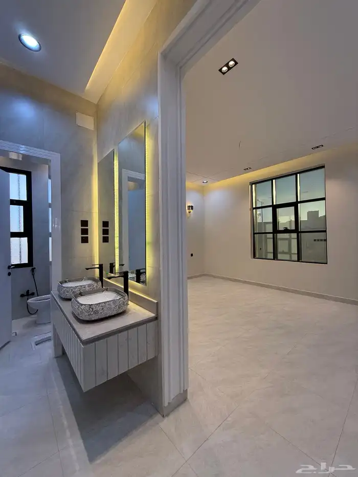 للبيع روف علوي مستقل نظام شقتين منفصلين بسعر فرصة 650 الف 0