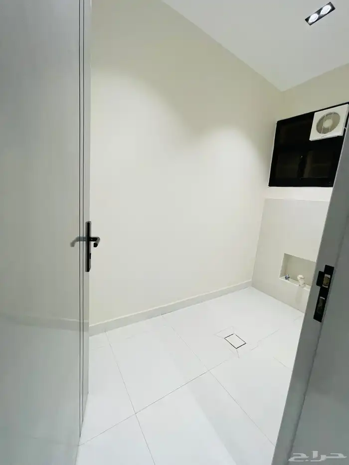 للبيع شقق تمليك علوي مع سطح مصعد راكب حي المعارض السعر 520 4