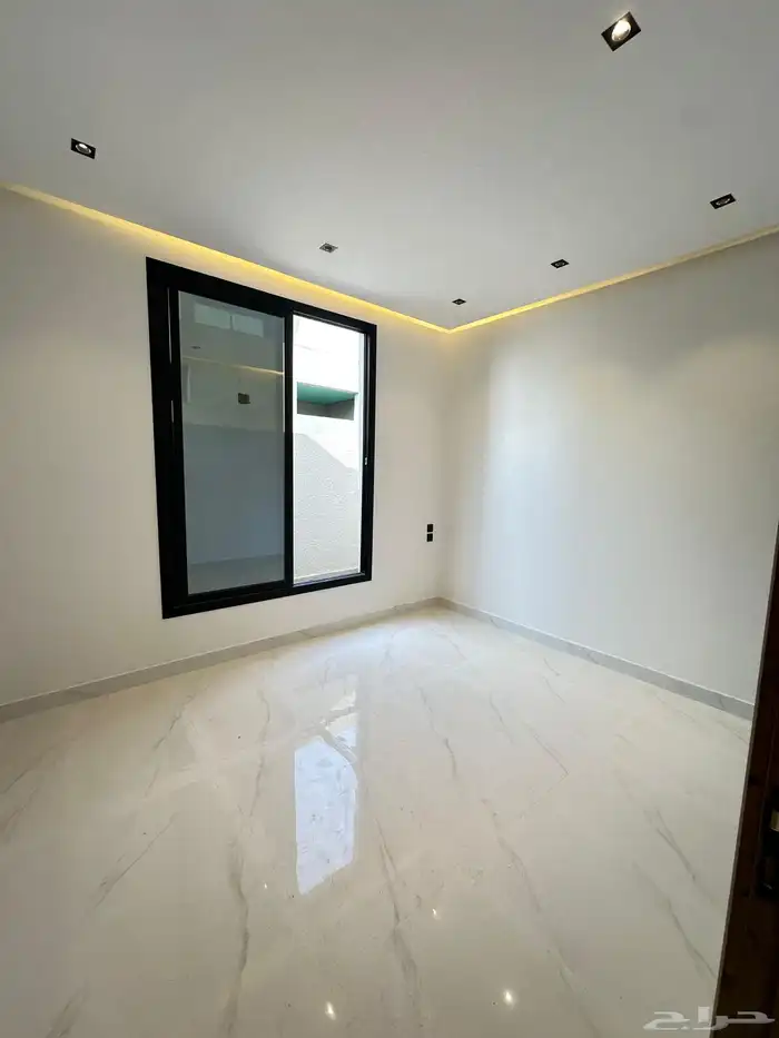 للبيع فيلا مع شقة مدخل خاص في حي  البيان 7