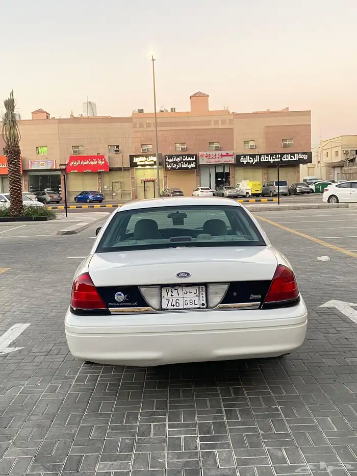 للبيع فورد فكتوريا 2003 بوليسي 6