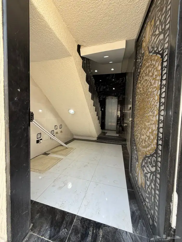 للبيع دور أرضي بحوش وشقق علويه مخطط قرطبه المحاله ابها 18