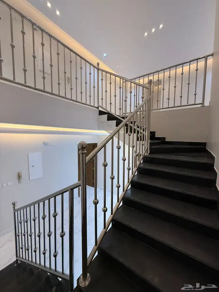 للبيع ارواف علويه وشقق ارضيه ببايكة سيارة ف شمال الخميس 36