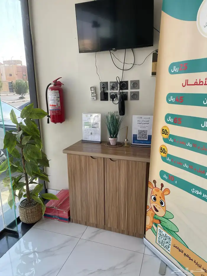 للبيع ديكورات واغراض محل حلاقة اطفال 4