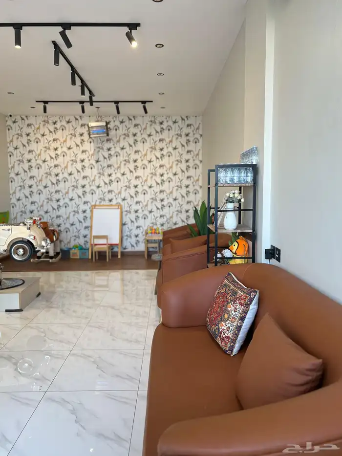 للبيع ديكورات واغراض محل حلاقة اطفال 10