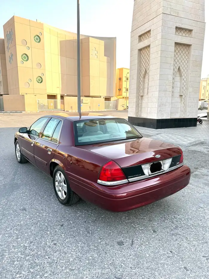 فورد فكتوريا ( 2011 ) 4