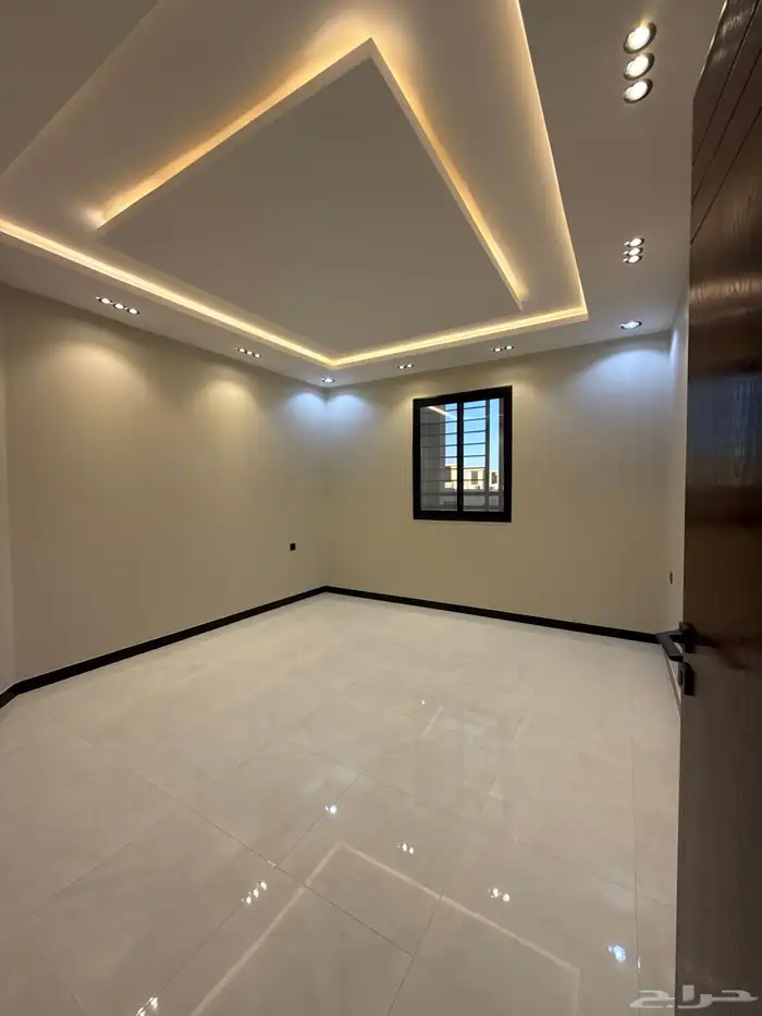 للبيع ارواف علويه 9 غرف وشقق ارضيه ببايكة سيارة درة الموسي 33