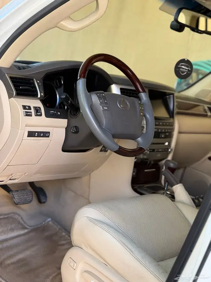 لكزس المديل 2014 مخزن الدفعة الأولى سعودي عبداللطيف جميل 28