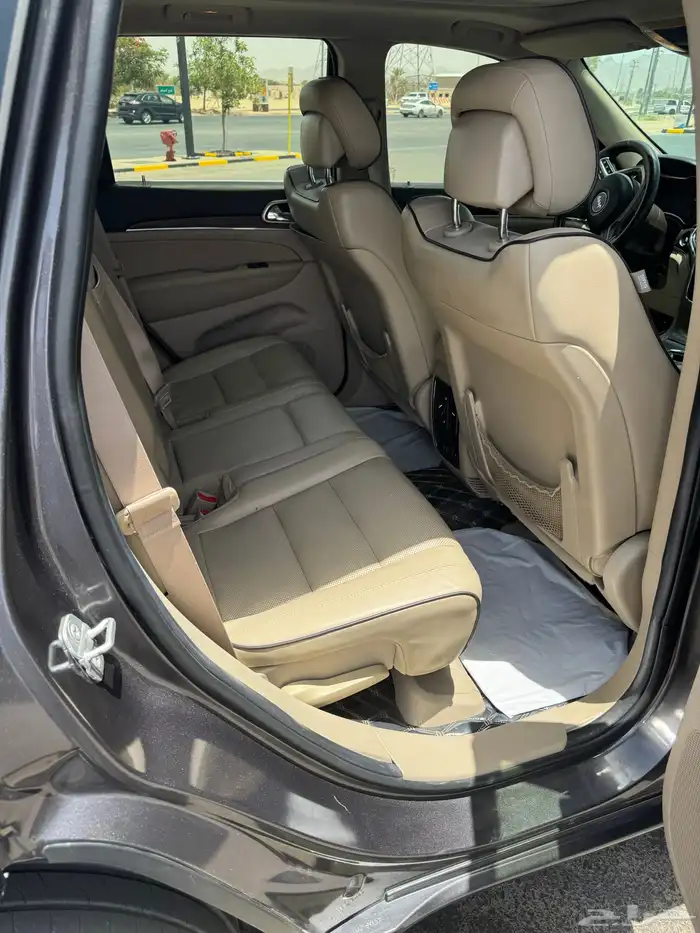 جراند شيروكي 10