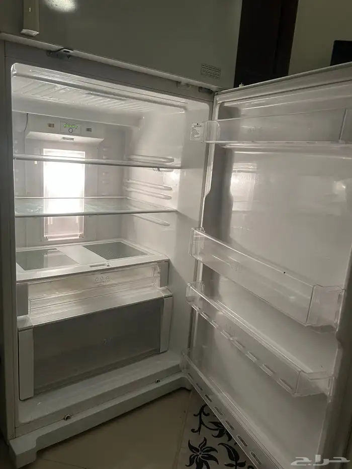 ثلاجه 750 ريال. ديب فريزر 600ريال. مكنسه 50 ريال غساله 700 4