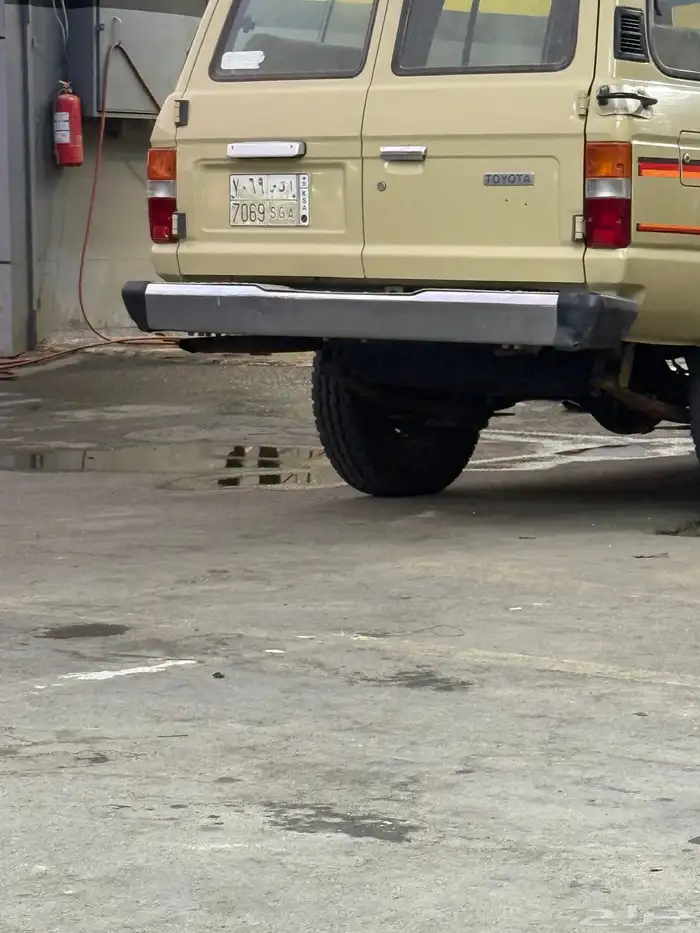 لاندكروزر صالون 12