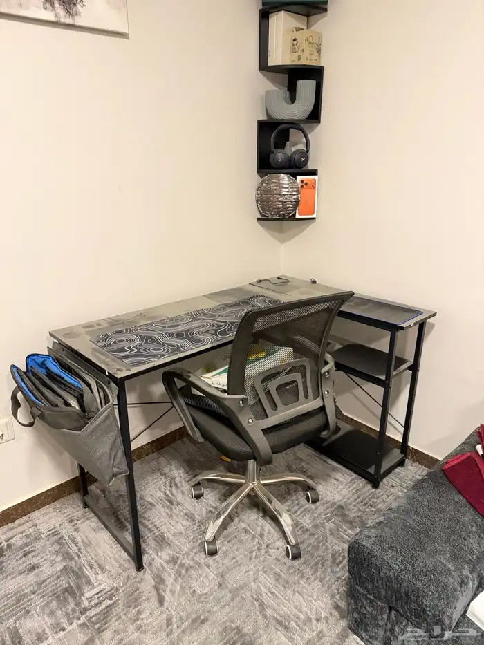 طاولة مكتب مع كرسي 1