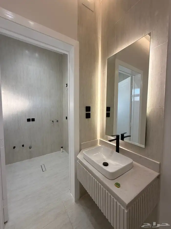 للبيع روف علوي بملحق تشطيب VIP ف احد رفيده وسط الخدمات 22