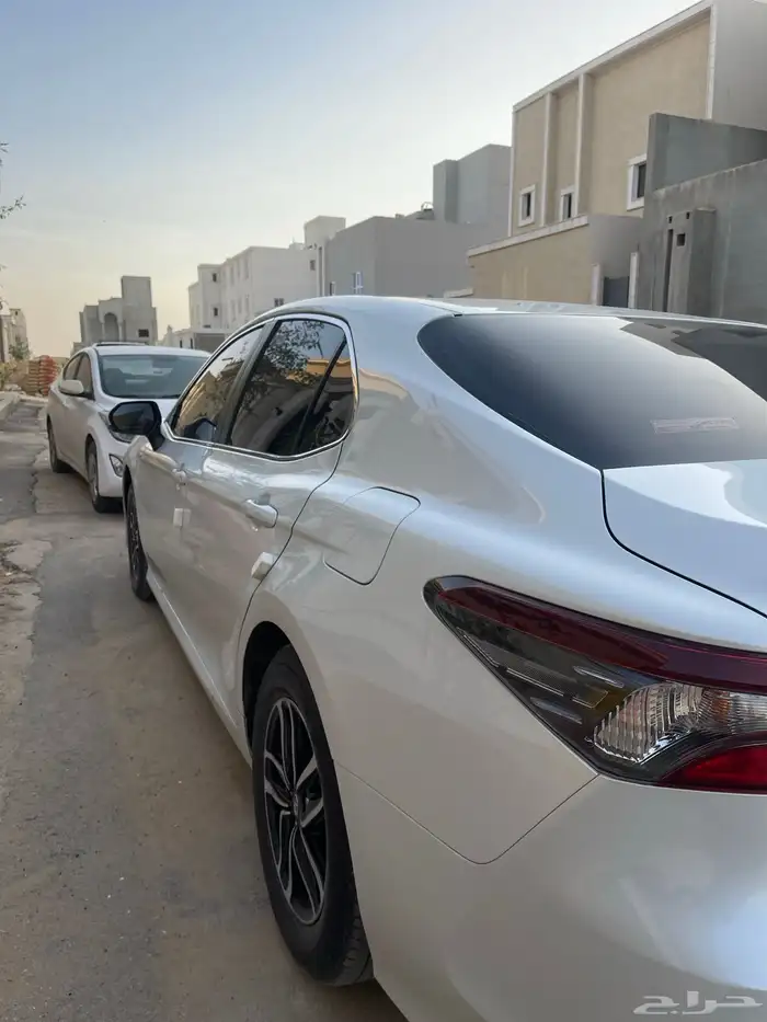 البيع كامري هايبرد 2024 او البدل بسياره زي الموديل 2
