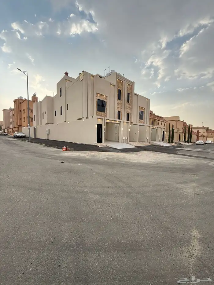 للبيع روف علوي بملحق تشطيب VIP ف احد رفيده وسط الخدمات 2