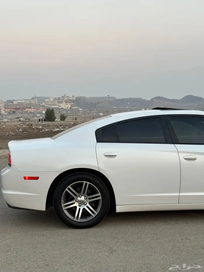للبيع تشارجر 2014 فل هاوس V8 ابيض لؤلؤي مالك اول 15