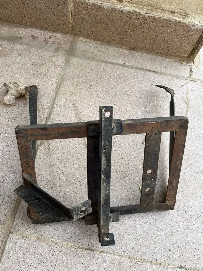 قاعدة بطارية 0