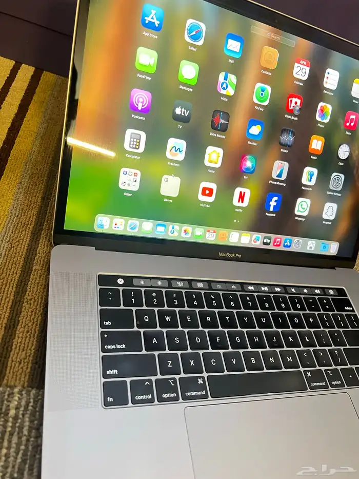 MacBook Pro Look like new Touch Bar 16GB ram 500gb 5